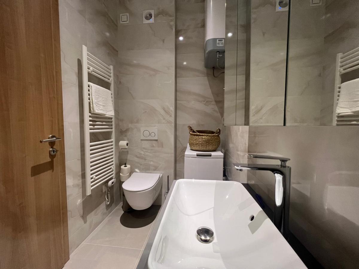 Diamant Pri Sejmu Mos Apartment *